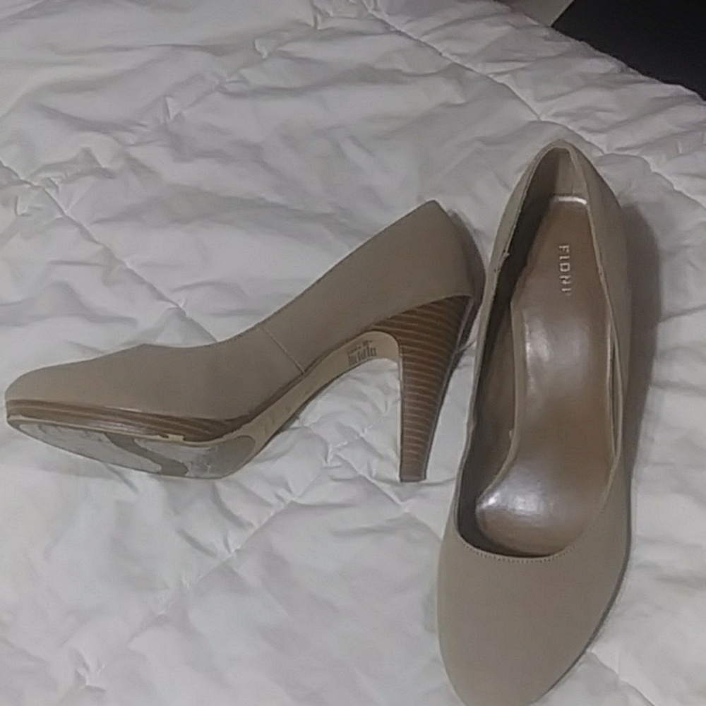 High heels - Picture 2 of 2